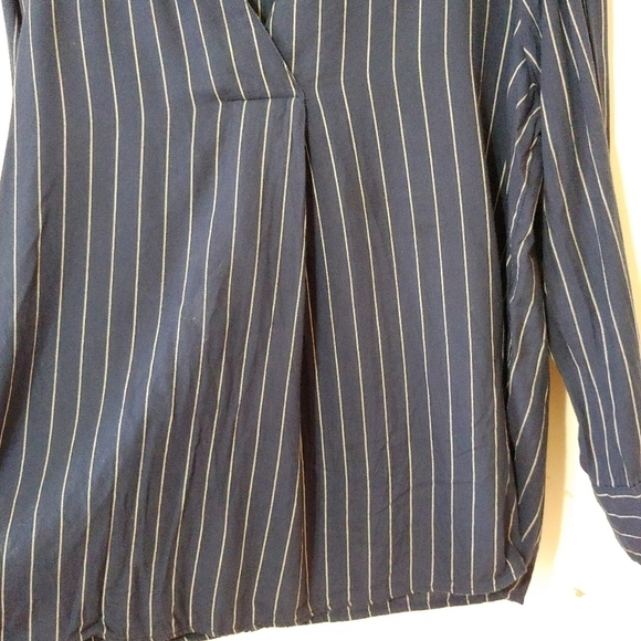 Old navy striped blouse - Picture 3 of 9